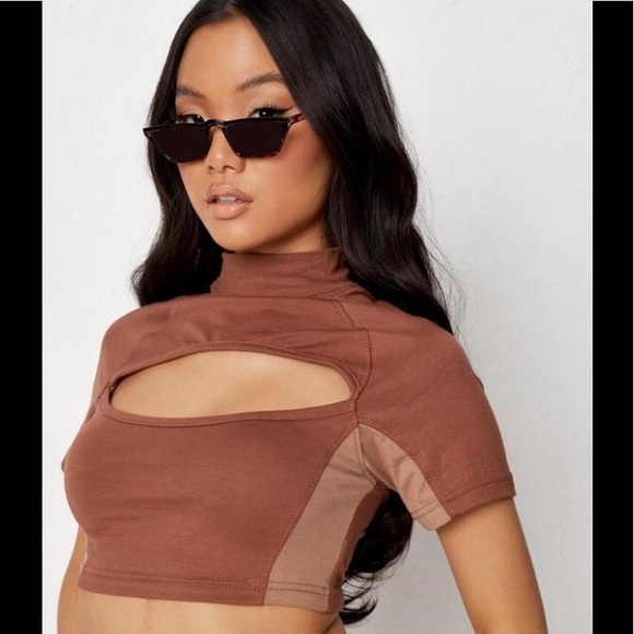 💋2- Tone Brown Hollowed Out Chest Stylish Short Sleeve Crop Top - Picture 2 of 3